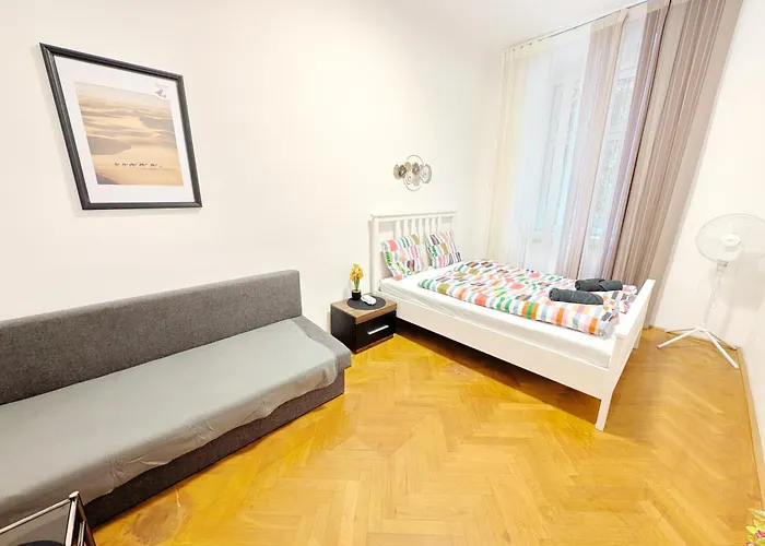 Апартаменти Cozy In Lugner Area *