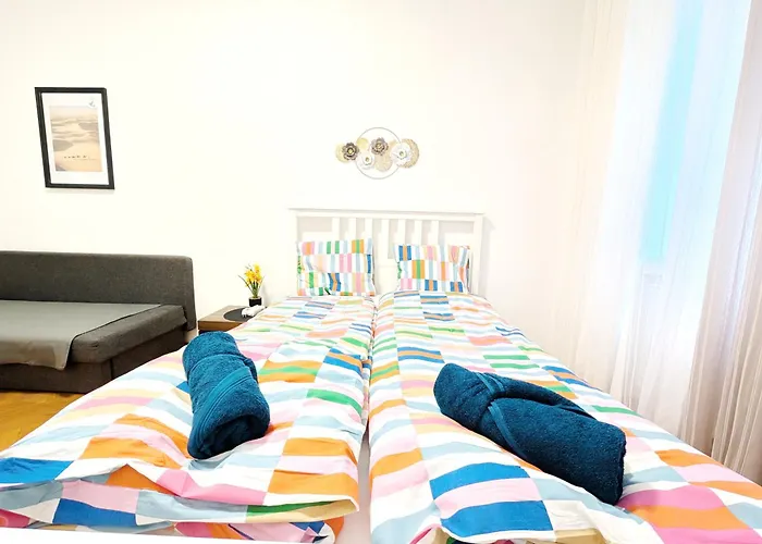 Апартаменти Cozy In Lugner Area