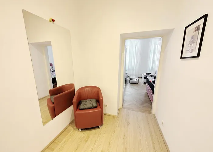 Cozy In Lugner Area Апартаменти *