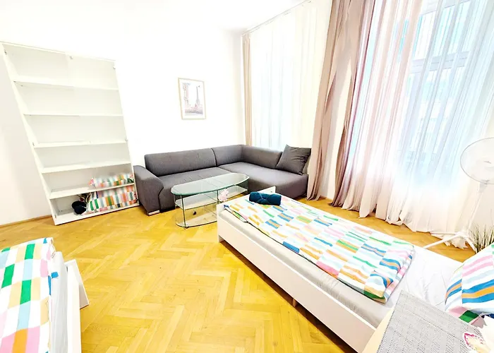 Апартаменти Cozy In Lugner Area