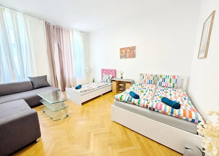 Cozy In Lugner Area Апартаменти