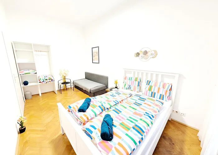Апартаменти Cozy In Lugner Area