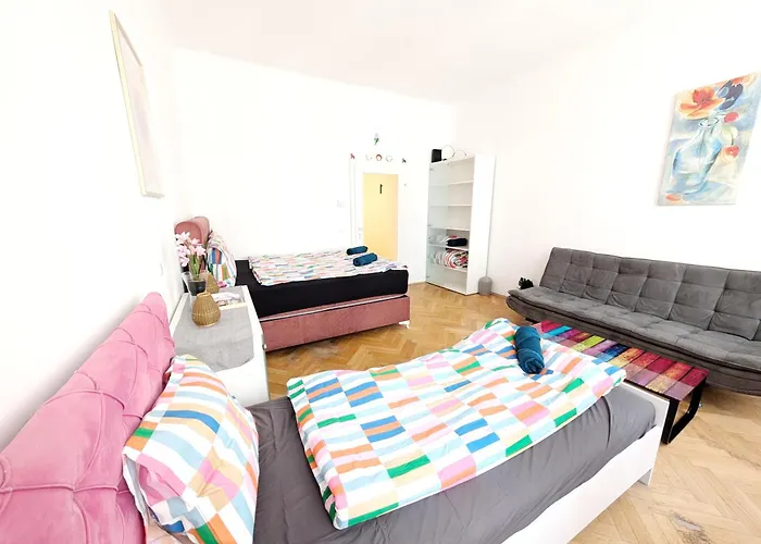 Апартаменти Cozy In Lugner Area Відень
